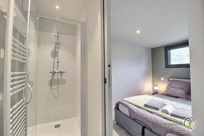 2 chambres, fer et planche à repasser, Wi-Fi, draps fournis