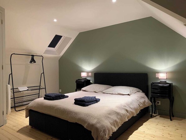 2 bedrooms, iron/ironing board, WiFi, bed sheets - Maison de Ville Avec Jardin Privatif (Plancoët)