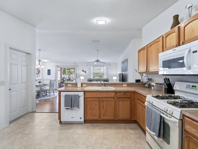 Charming 2/2 Patio Villa in Ashland - Relax & Enjoy Prime Amenities Nearby!