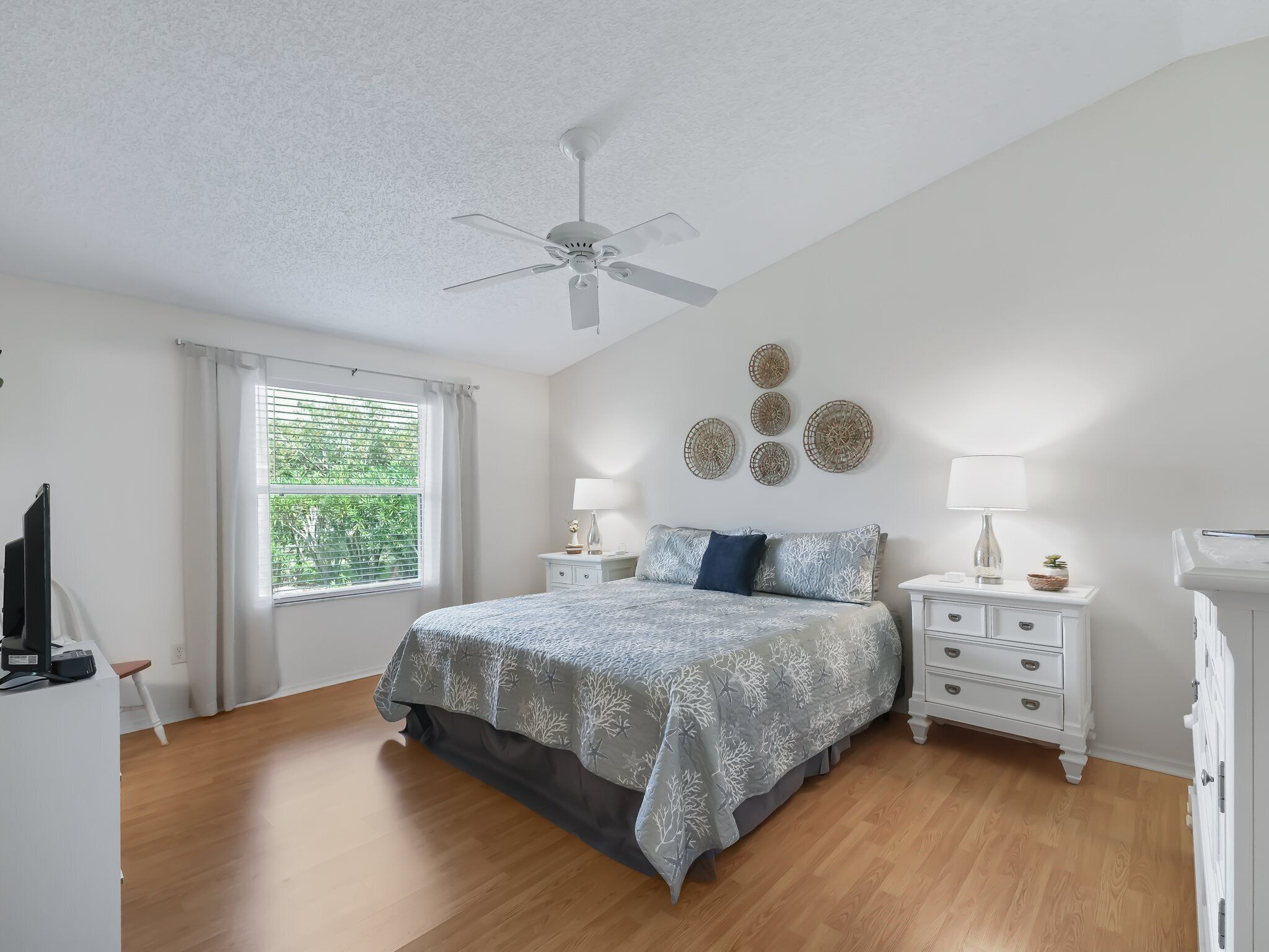 2 室のベッドルーム、アイロン / アイロン台、インターネット、ベッドシーツ