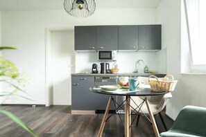 Microwave, stovetop, dishwasher, coffee/tea maker