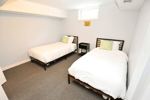 3 Schlafzimmer, Schreibtisch, Bügeleisen/Bügelbrett, kostenloses WLAN