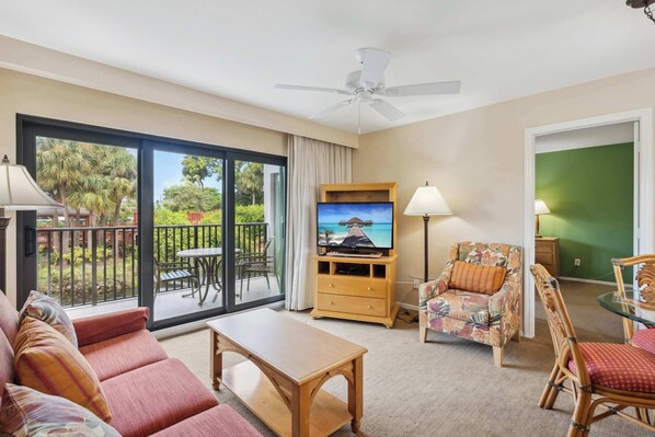 Televisión, reproductor de DVD y oficina 