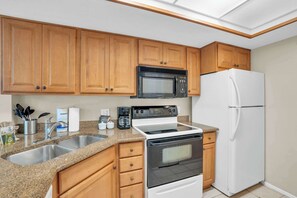 Coffee/tea maker, fridge, microwave, oven