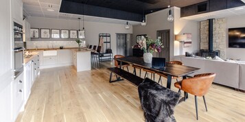 Deluxe Apartment, Non Smoking, Garden Area | Iron/ironing board, free WiFi, bed sheets