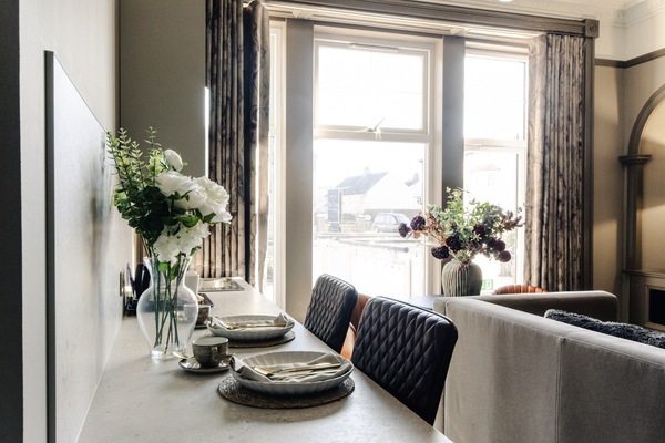 Suíte estúdio luxo, para não fumantes, no piso térreo | Área de estar | Smart TV 50 polegadas com canais digitais