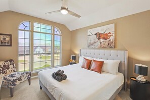 5 bedrooms, WiFi, bed sheets - 5BD Vacation Retreat - Pool, Patio, Cinema (Lake Dallas)