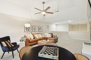 Televisión, chimenea, oficina