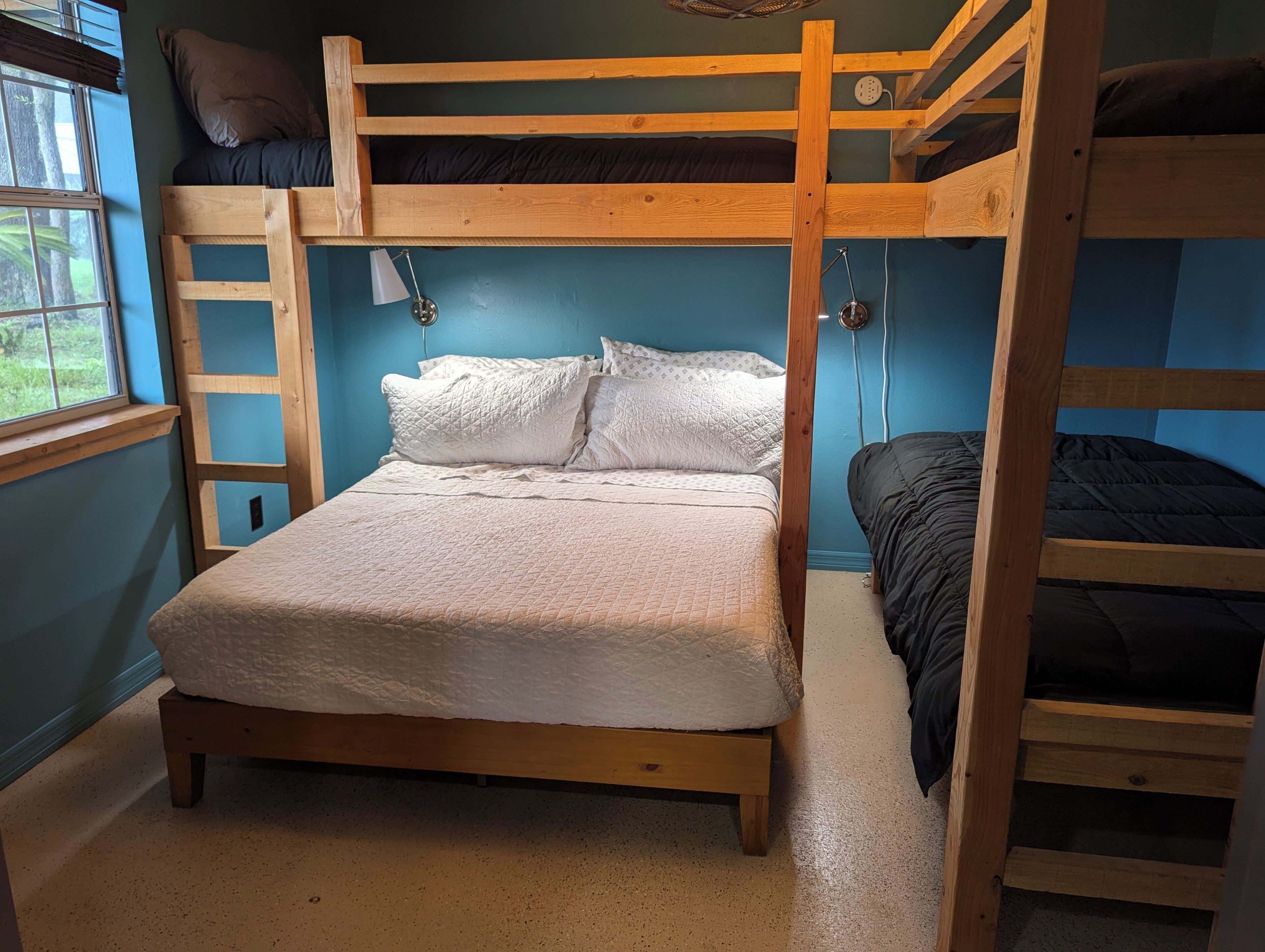 1 makuuhuone, työpöytä, silitysrauta/-lauta, Wi-Fi