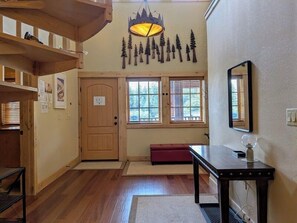 Interior - Grand Lodge 25 at the Official Collins Lake Resort (Government Camp)