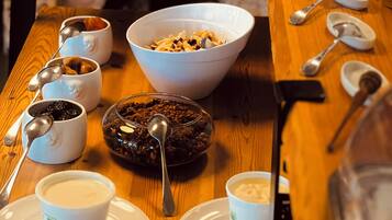 Daily continental breakfast (EUR 12 per person)