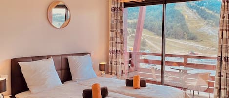 Standard Twin Room, Balcony, Mountain View