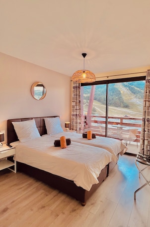 Standard Twin Room, Balcony, Mountain View | In-room safe, blackout drapes, soundproofing, iron/ironing board