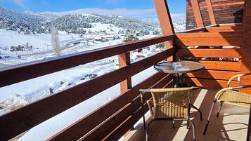 Standard Twin Room, Balcony, Mountain View | In-room safe, blackout drapes, soundproofing, iron/ironing board