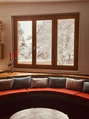 Lobby sitting area - Auberge Alpina (Greolieres)