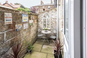 Outdoor dining - Host & Stay | Arundel Cottage (Whitby)