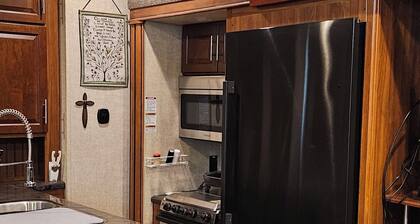 Comfortable RV 5th Wheel located in Sargent, TX in the coastal town of Sargent.