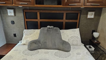 2 bedrooms, bed sheets