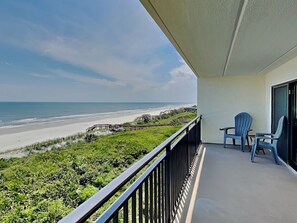Property grounds - Oceanfront Condo with Balcony, Community Pool, Tennis + Grill (St. Augustine)