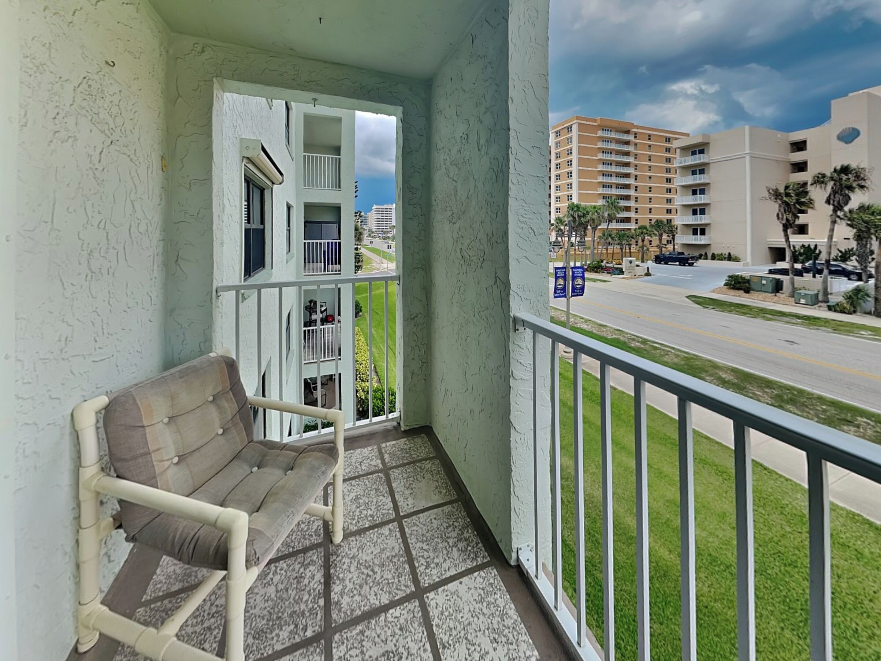 Family-friendly beachfront condo with direct beach access!