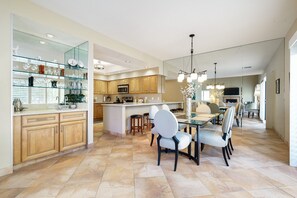 Dining - Tennis Villa #50- 2BD/2.5 BATH Greenbelt / LQ Permit: #247158 (La Quina)