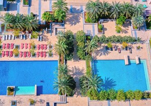 Pool - Luxury 1BR with Canal View in luxe Business Bay (دبي)