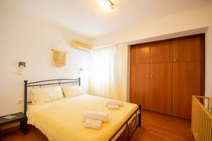 2 bedrooms, desk, iron/ironing board, travel cot