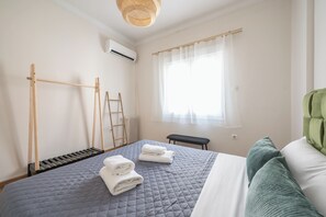 2 bedrooms, iron/ironing board, free WiFi - Stylish 2 Bd Urban Retreat Near Panormou (Athens)