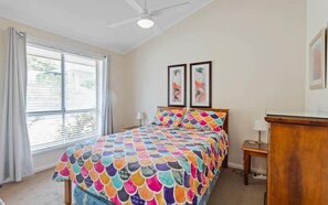 3 bedrooms - Ratties Residence 6 Carnegie St, Port Ellliot (Port Elliot)
