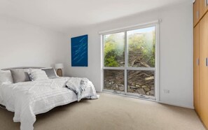 3 bedrooms - Beachy 62 Ocean Parade, Middleton (Middleton)