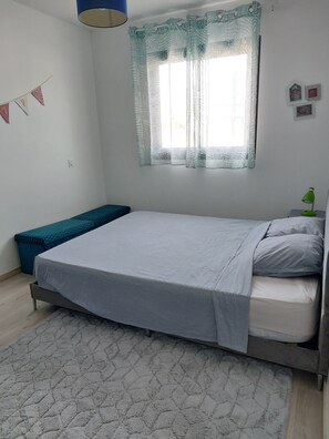 4 makuuhuonetta, silitysrauta/-lauta, Wi-Fi