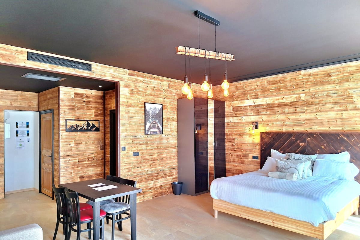 Family Apartment | In-room safe, desk, soundproofing, iron/ironing board