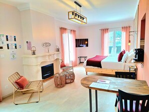Apartament panoràmic (Tierracotta) | Caixa forta a l'habitació, decoració individual i mobiliari individual 