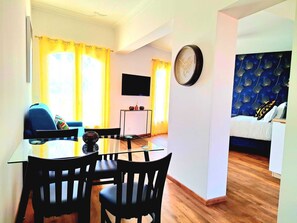 Deluxe Apartment (Brin d'or) | In-room safe, individually decorated, individually furnished, desk -  Domaine de la Mautanne (Sainte-Tulle)