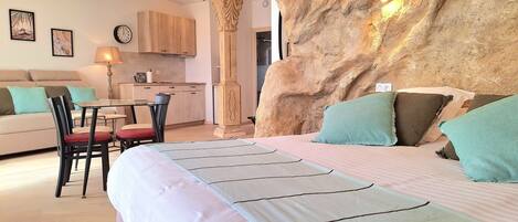 Luksusleilighet (Ecrin de pierre) | Safe på rommet, individuelt dekorert, individuelt innredet og skrivebord