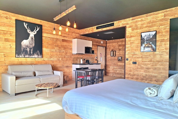 Family Apartment | In-room safe, individually decorated, individually furnished, desk