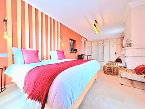 Panoramic Apartment (Tierracotta) | In-room safe, individually decorated, individually furnished, desk -  Domaine de la Mautanne (Sainte-Tulle)
