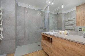 Apartment, 1 Bedroom, Balcony | Bathroom - Park Apartament Mariacka by Renters (Szczecin)