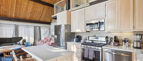 Cottage, 2 Bedrooms | Private kitchen | Fridge, oven, coffee/tea maker, electric kettle