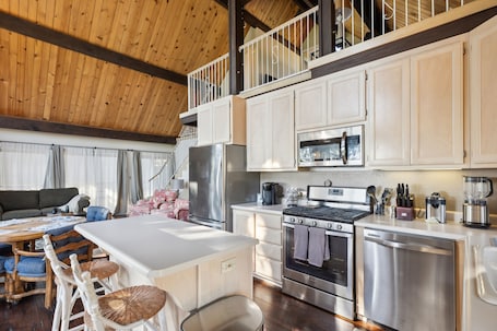 Cottage, 2 Bedrooms | Private kitchen | Fridge, oven, coffee/tea maker, electric kettle