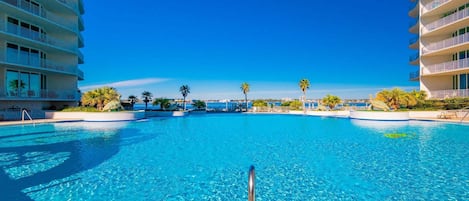 Apartment, 2 Schlafzimmer | Pool | Innenpool, Außenpool