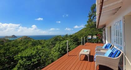 Bella Vista 3 Bedroom Home by RedAwning