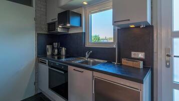 House | Private kitchen | Stovetop, electric kettle, toaster, high chair