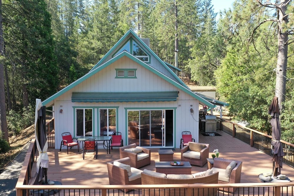 Yosemite Gateway Cabin Valley Views, Sleeps 10