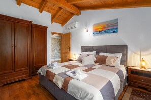 3 bedrooms, iron/ironing board, WiFi, bed sheets - Villa Pelizzar private Pool near Vrsar (Bralici)