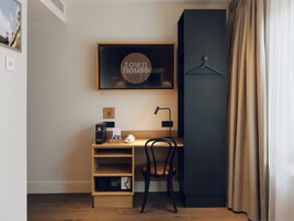 Deluxe Room | Premium bedding, pillowtop beds, desk, iron/ironing board