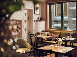 Daily buffet breakfast for a fee - Townhouse Den Haag (The Hague)