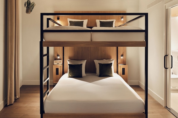 Familjerum | Sängtillbehör av högsta kvalitet, bäddmadrasser och skrivbord