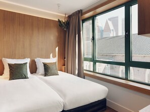 Basic Twin Room, Garden View | Premium bedding, pillowtop beds, desk, iron/ironing board - Townhouse Den Haag (The Hague)
