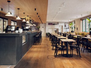 Se ofrece un desayuno bufé (16.50 EUR por persona)